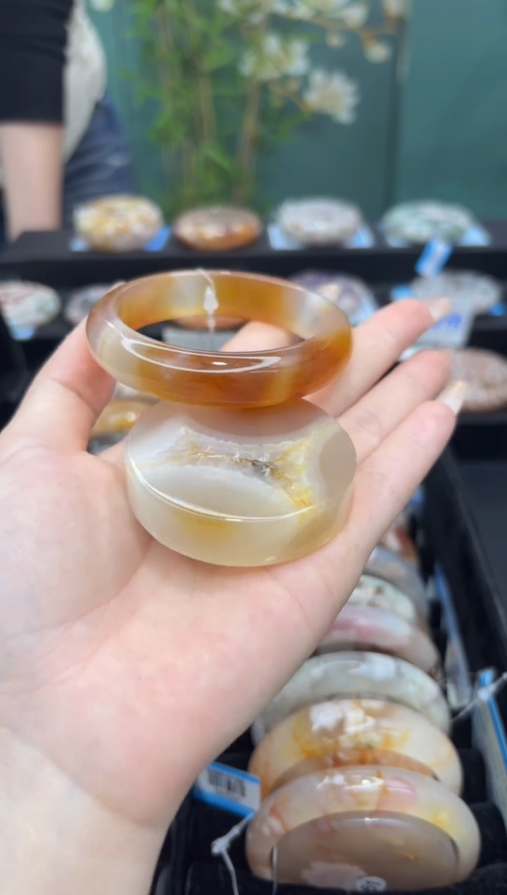 石英质玉未镶嵌手镯A628(55圈赠送镯心)