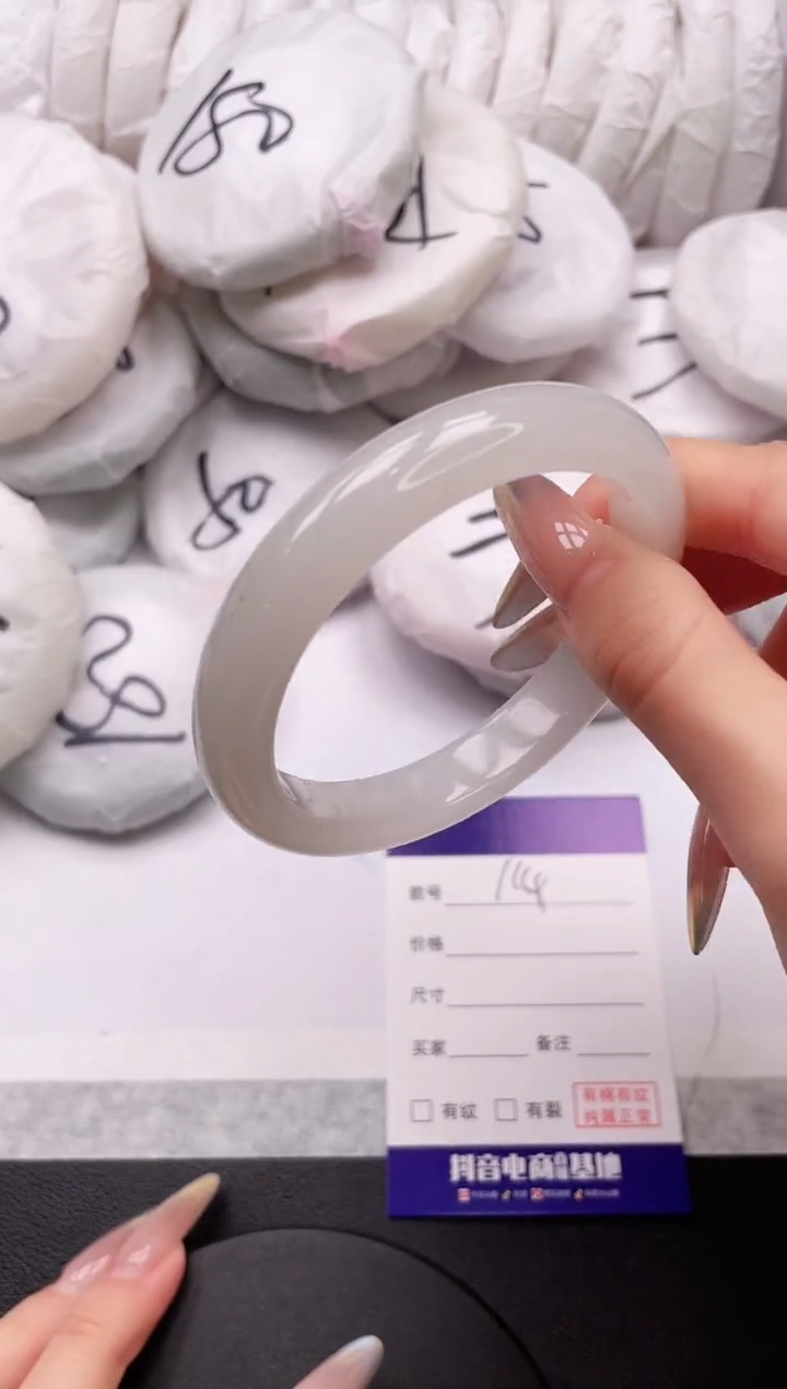 【闪购商品】石英质玉手镯未镶嵌23K114-58