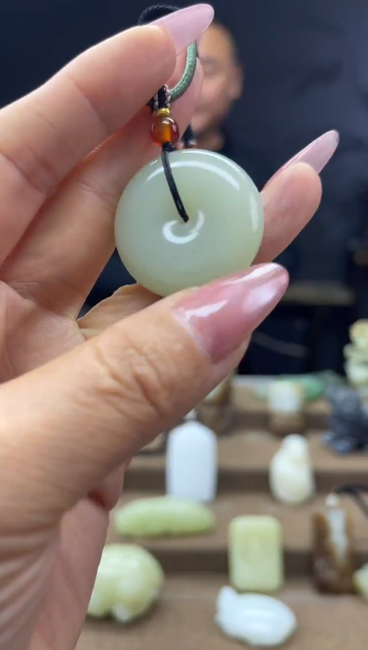 颈饰未镶嵌和田玉1