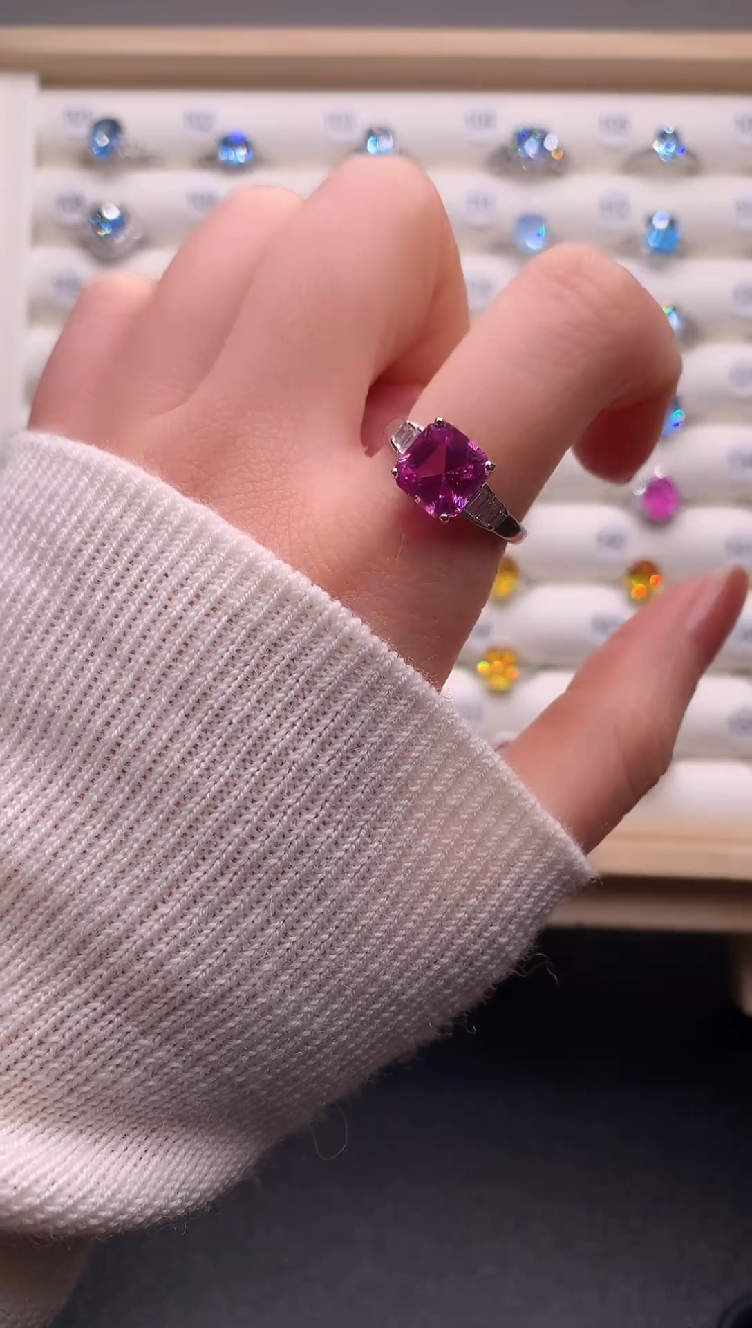 5蓝宝石（处理）帕帕拉恰热粉戒指