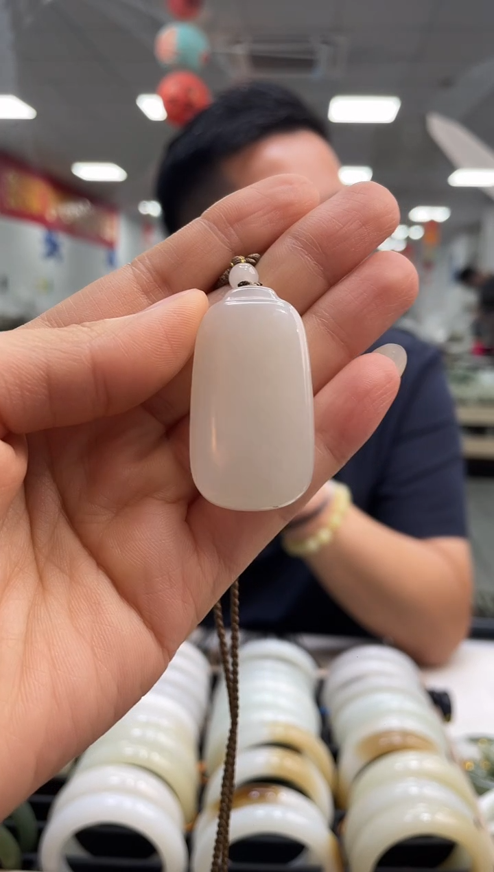 颈饰未镶嵌和田玉于阗老坑无事牌吊坠随机发一件