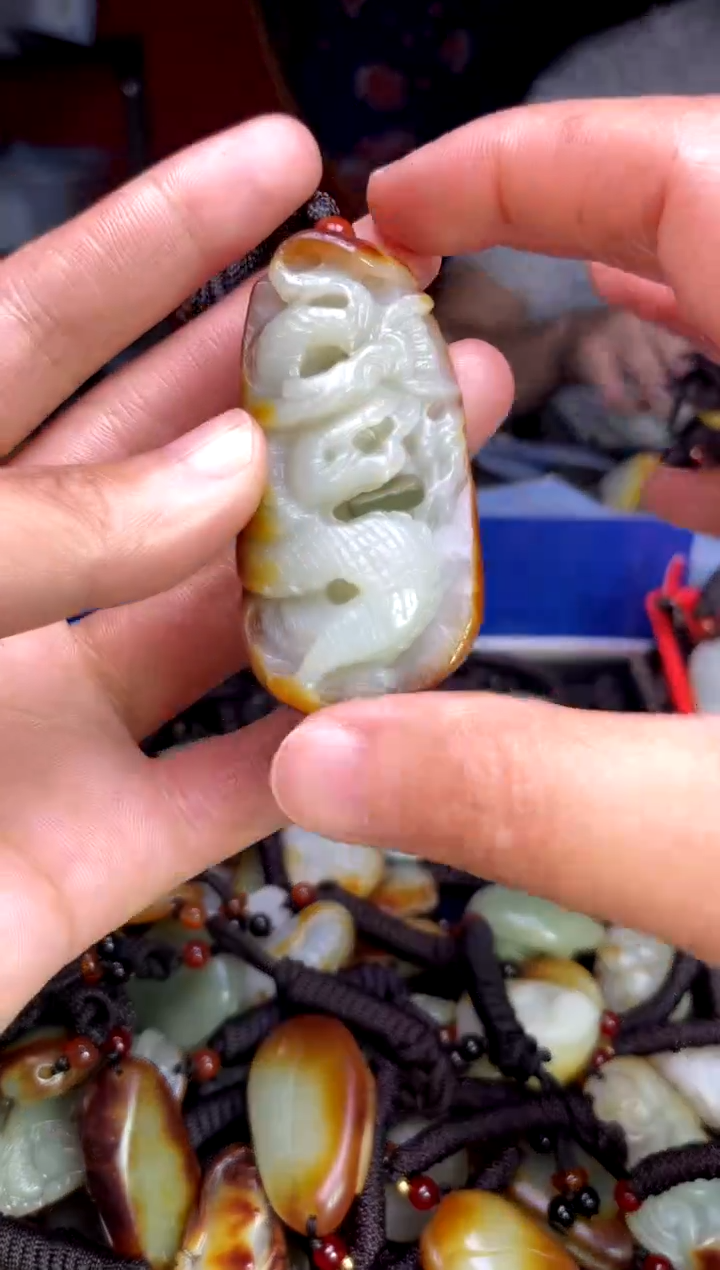 和田玉未镶嵌颈饰4