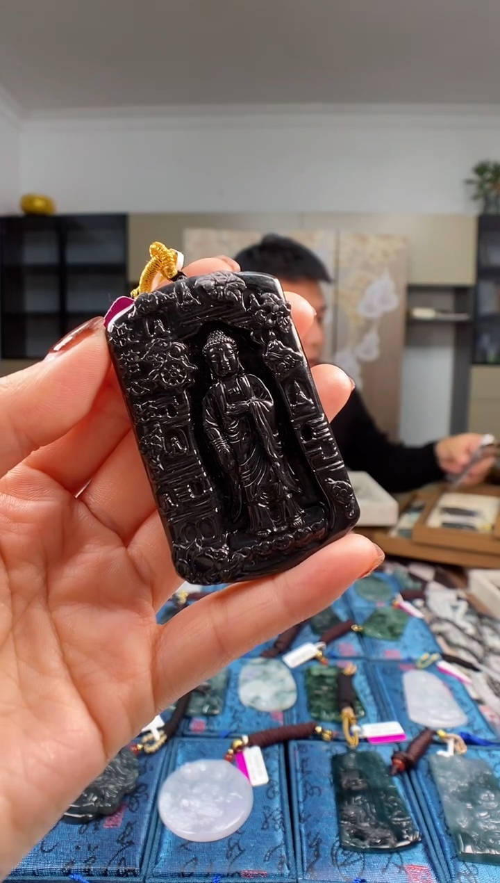 颈饰未镶嵌翡翠西****茄  多样性发其一