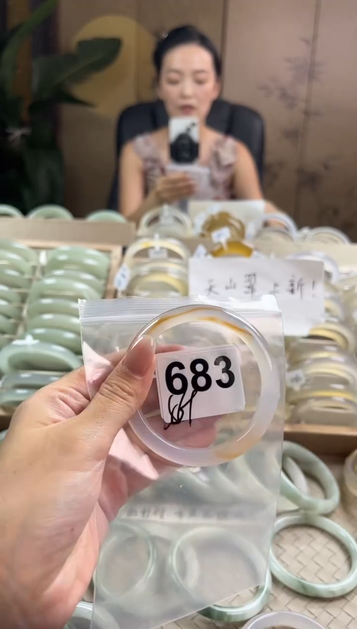 手镯玛瑙/玉髓未镶嵌683
