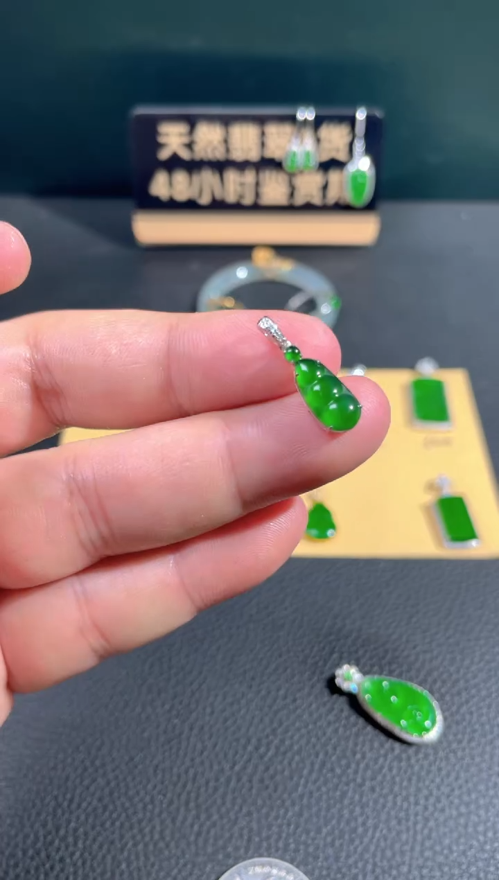 【闪购商品】翡翠颈饰18K金镶嵌翡翠