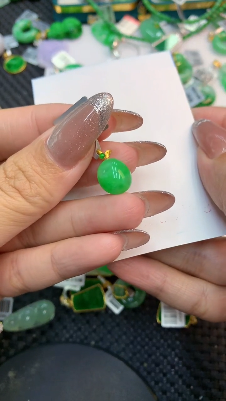 颈饰18K金镶嵌翡翠1