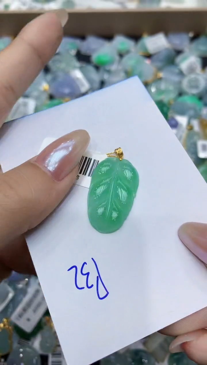 翡翠18K金镶嵌颈饰111111111111  