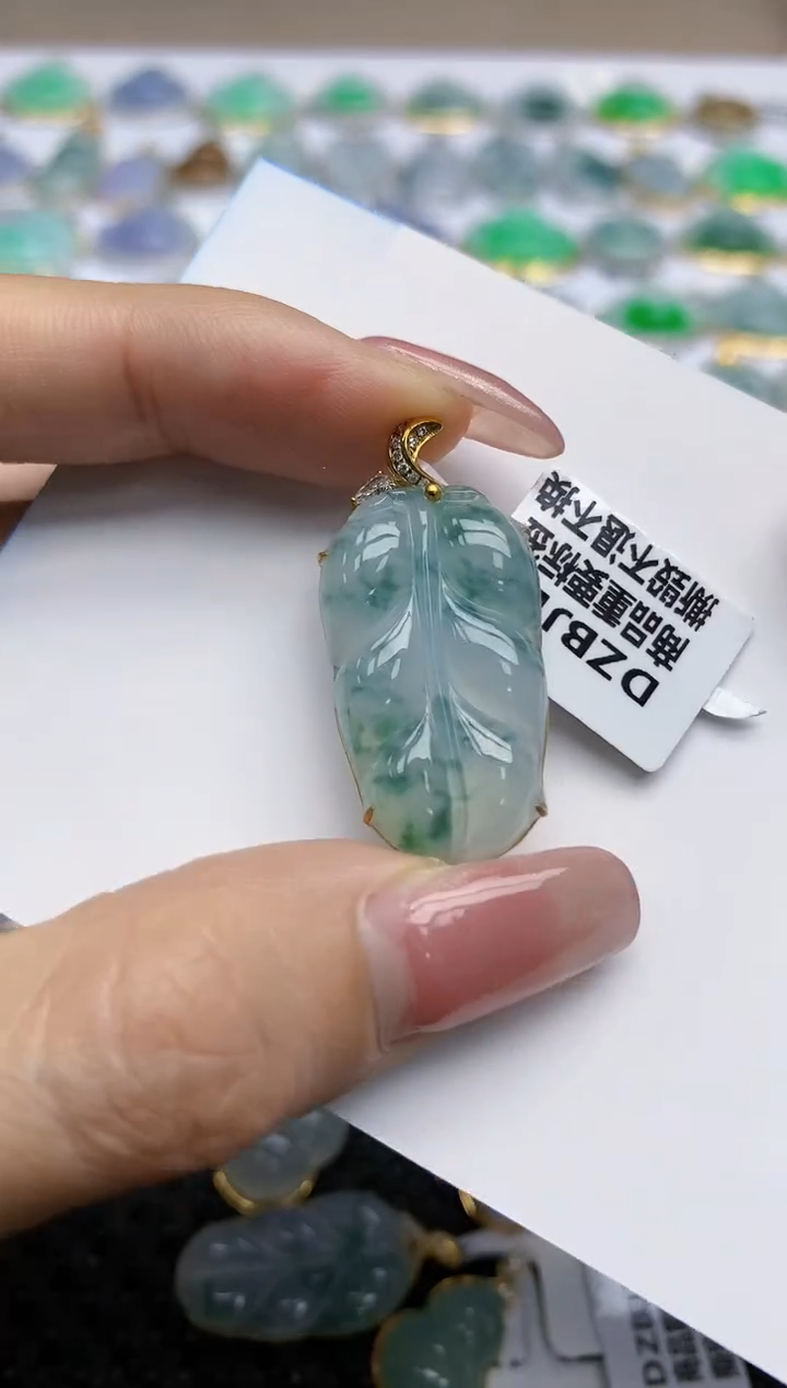 【闪购商品】翡翠挂件18K金镶嵌天然翡翠A货