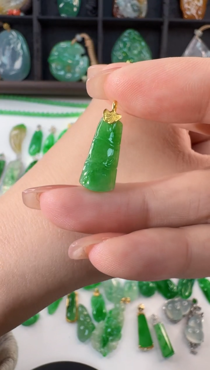 颈饰18K金镶嵌翡翠缅甸A货翡翠