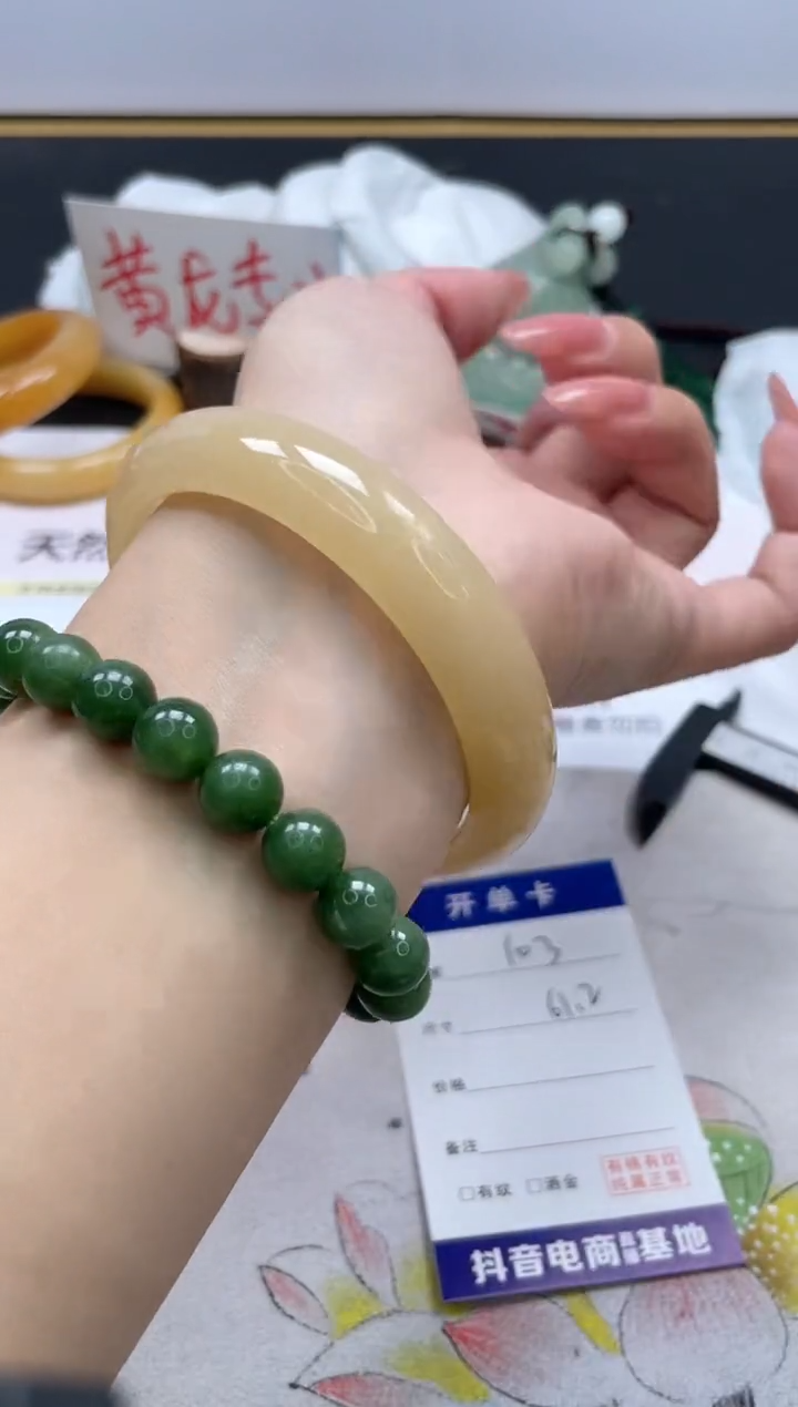 【闪购商品】石英质玉手镯未镶嵌103/61.2