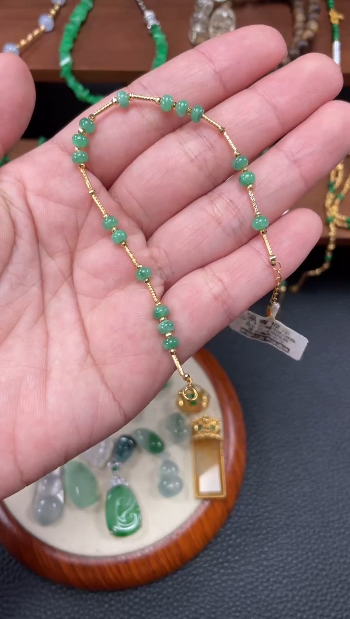 【闪购商品】翡翠套链18K金镶嵌一个   P253