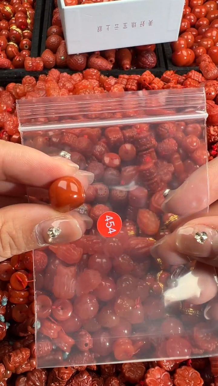 南红玛瑙未镶嵌颈饰1