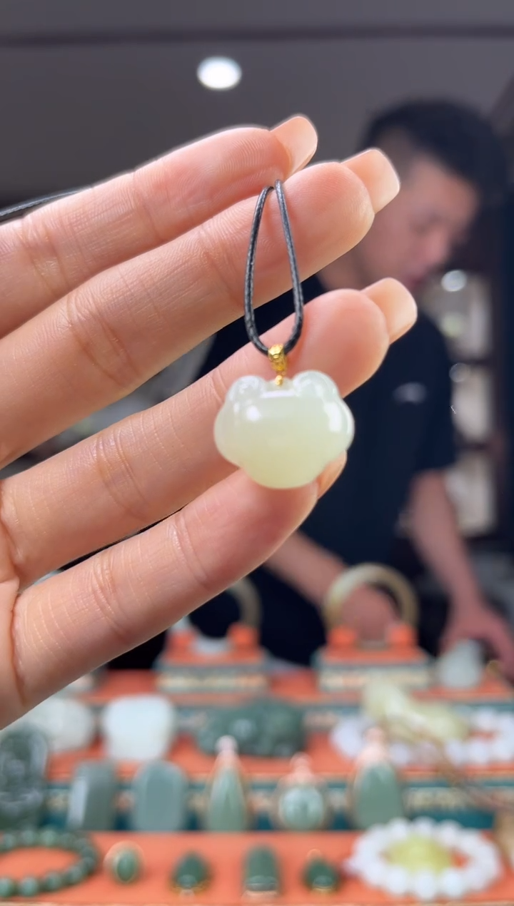 和田玉18K金镶嵌颈饰1