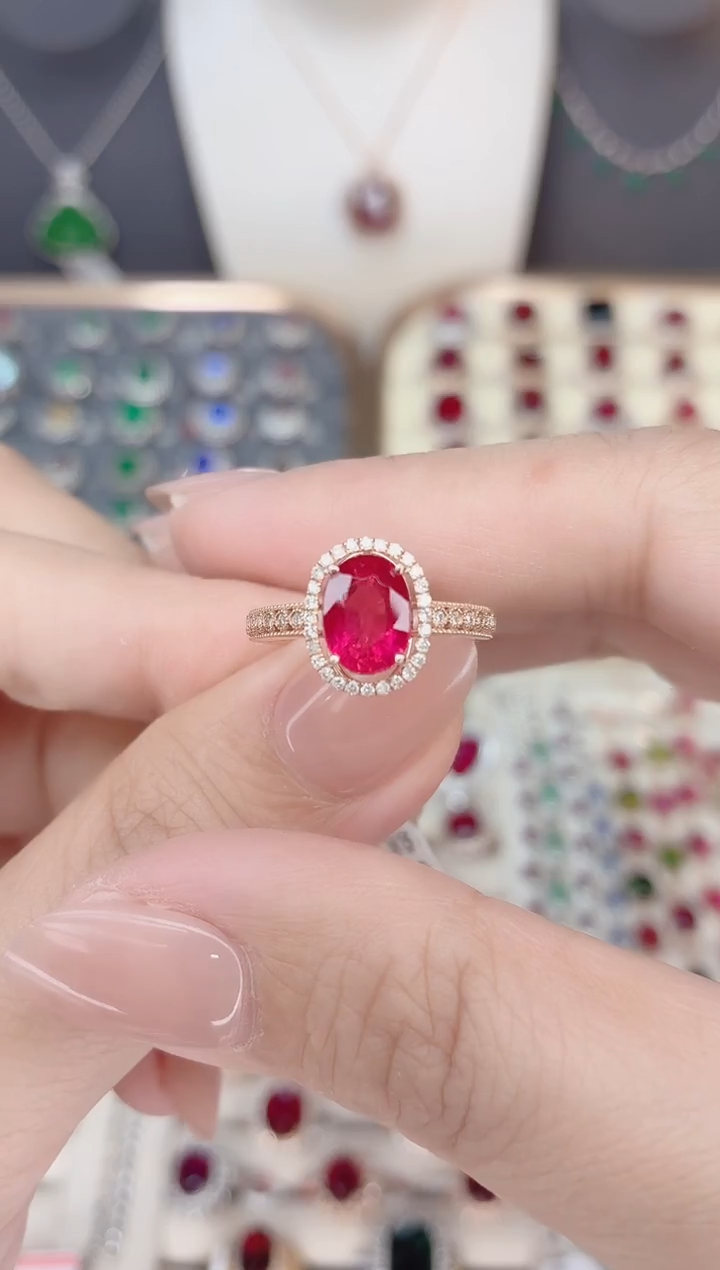 18K金镶嵌碧玺戒指碧玺2.5CT