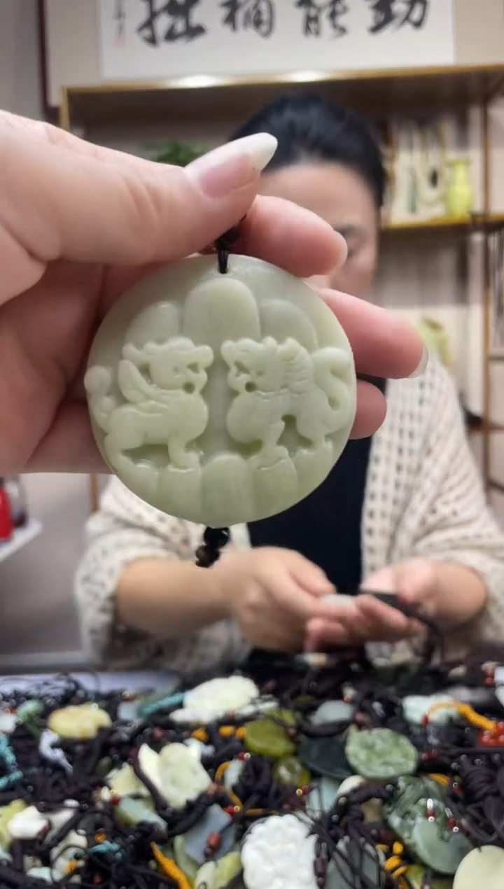 未镶嵌岫玉吊坠·