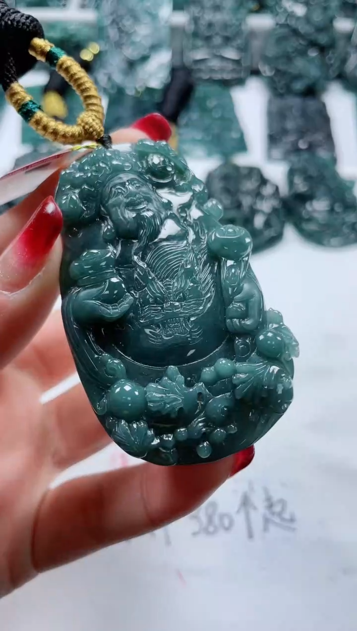 【闪购商品】翡翠颈饰未镶嵌             