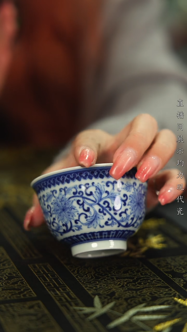 杯子瓷清*柴窑青花缠枝莲杯