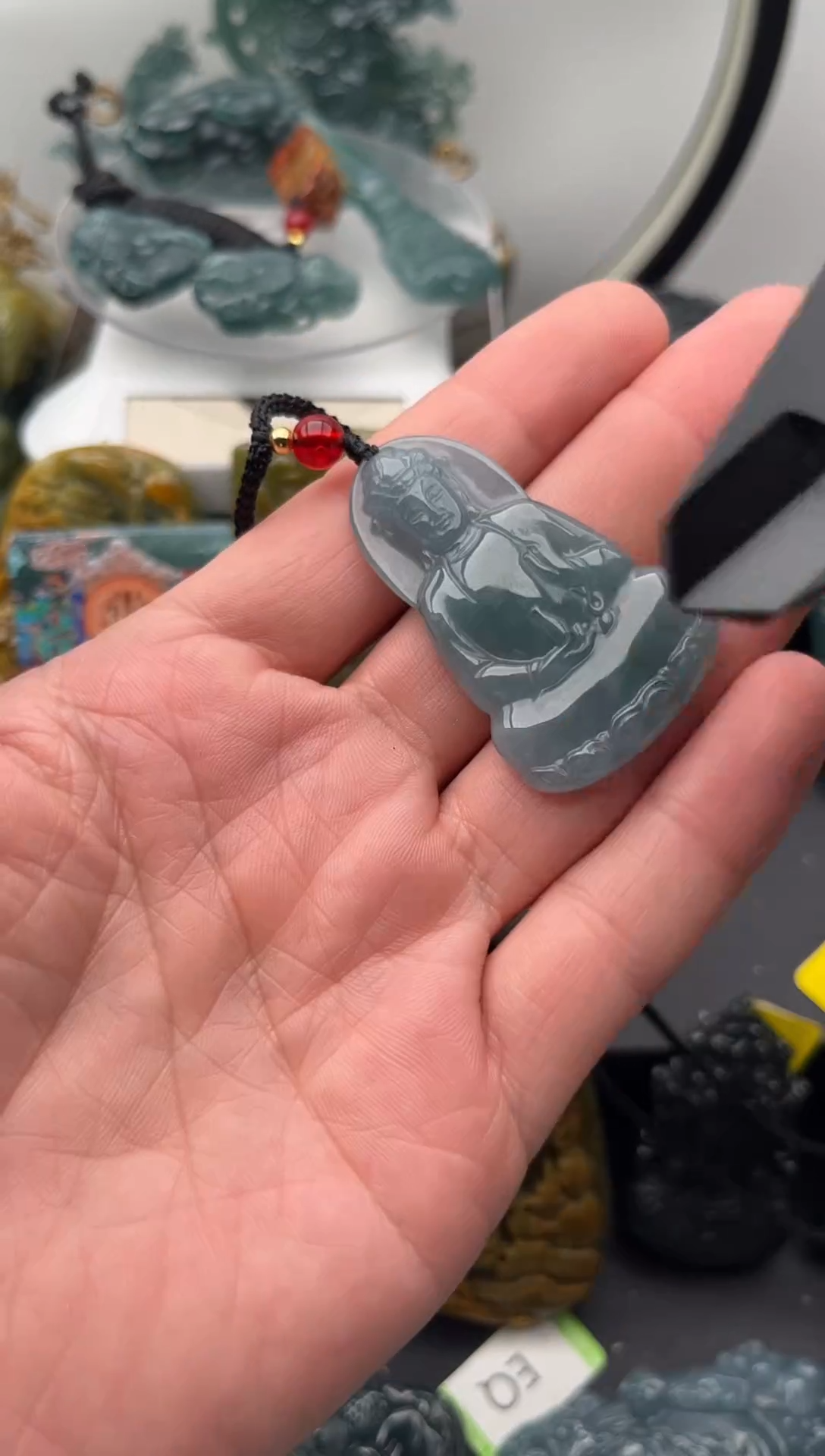 颈饰未镶嵌翡翠素衣观音