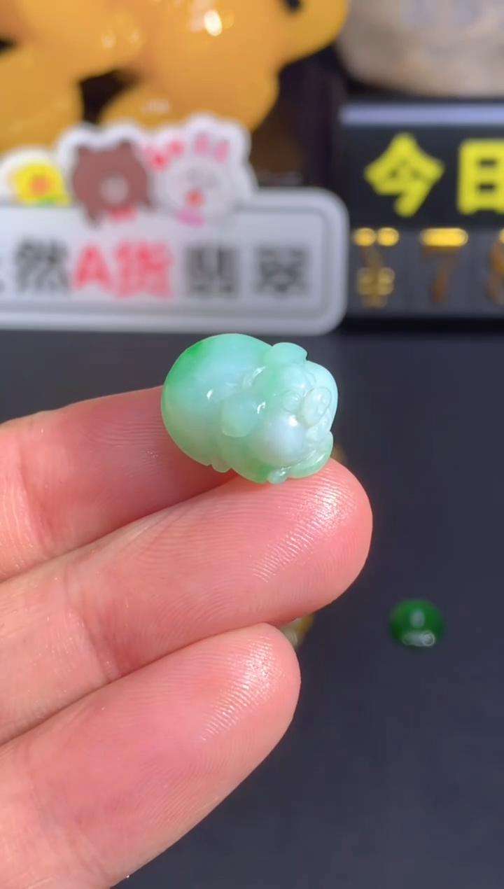 颈饰未镶嵌翡翠   