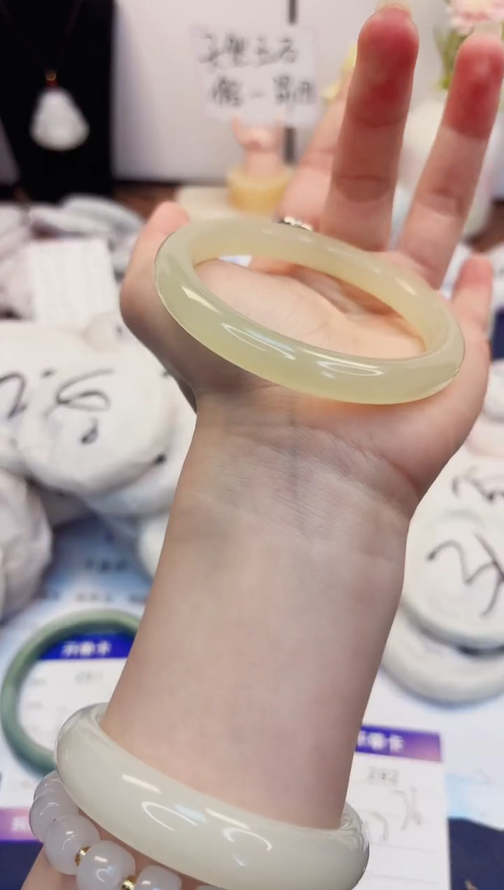 【闪购商品】石英质玉手镯未镶嵌292-晴水-圈口58