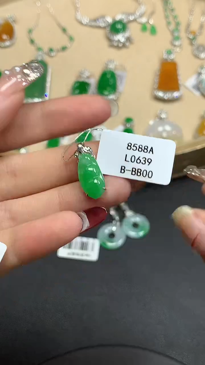 【闪购商品】翡翠吊坠(不含链)18K金镶嵌多样性发其一L0639