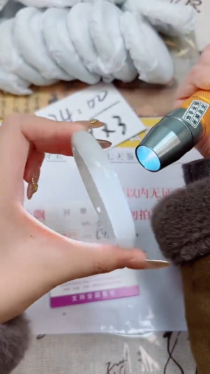 【闪购商品】石英质玉手镯未镶嵌K309-54