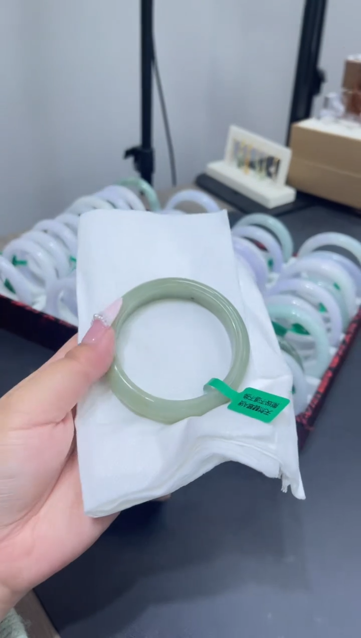 翡翠未镶嵌手镯00009023