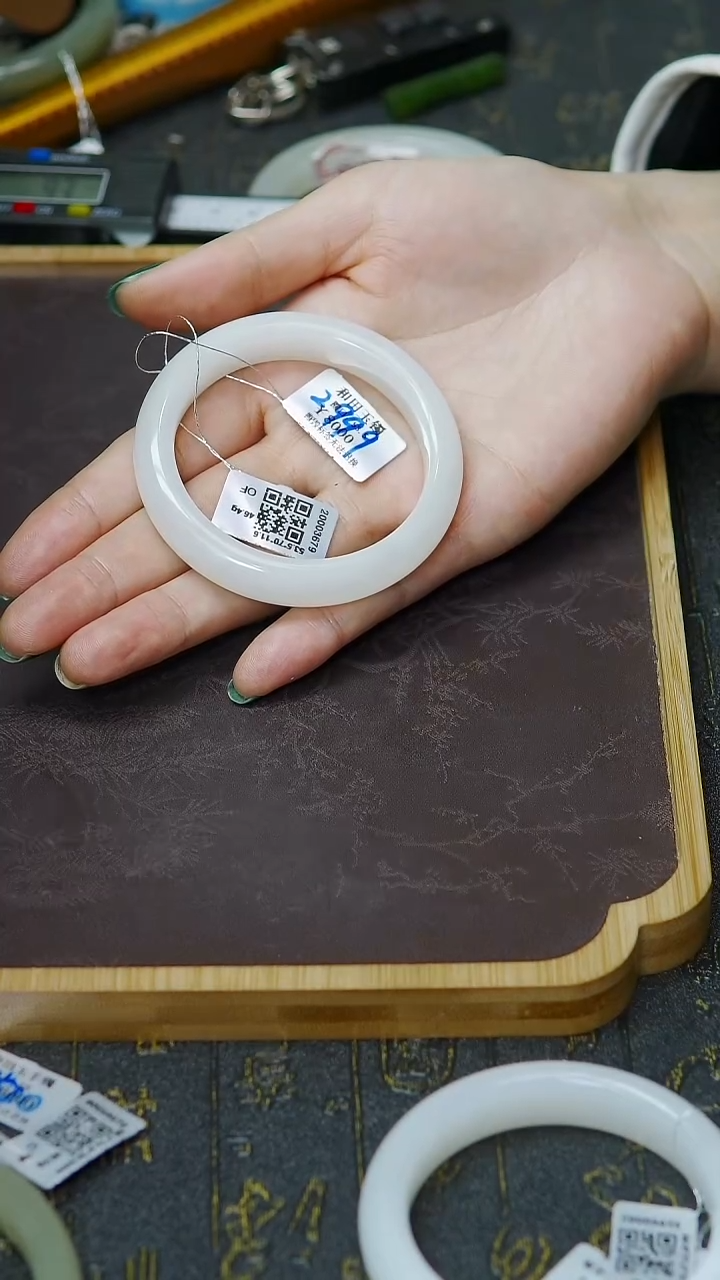 未镶嵌手镯和田玉54圈口 冰胶白玉手镯