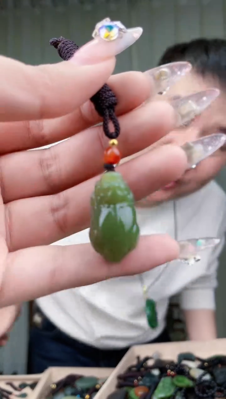 【闪购商品】和田玉挂件未镶嵌拍一发一，多样性发货！