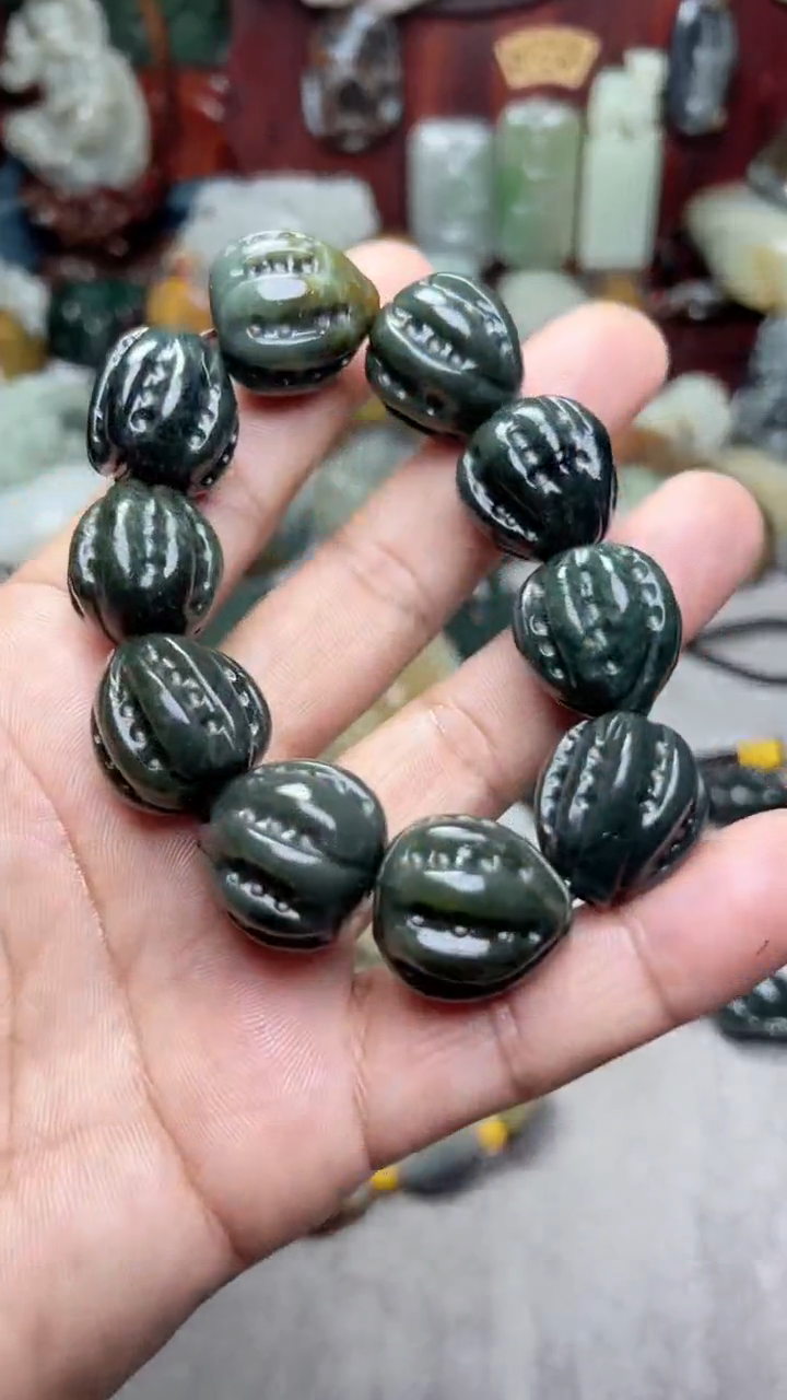 和田玉未镶嵌把件-