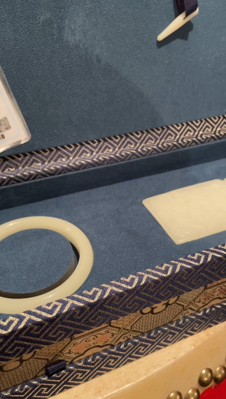 【闪购商品】一一一一一一188两个白