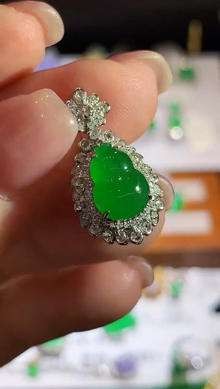 翡翠18K金镶嵌吊坠(不含链)多样性发其一