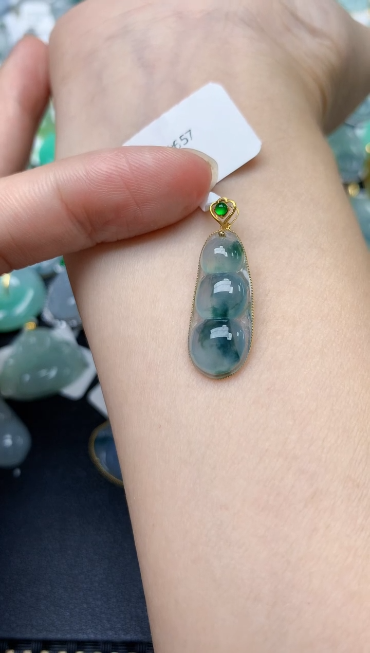 翡翠18K金镶嵌颈饰天然缅甸A货翡翠