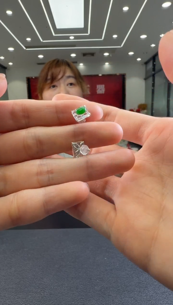 翡翠18K金镶嵌颈饰耳饰一对