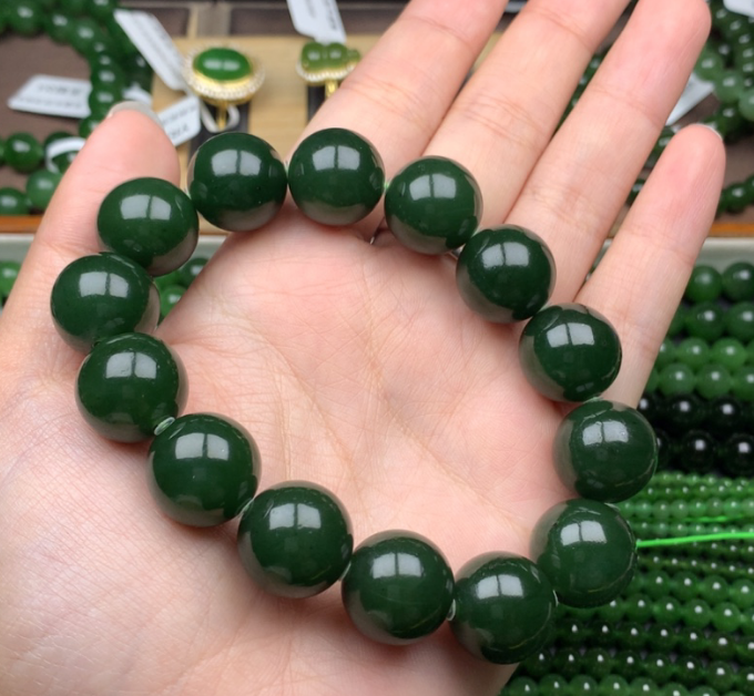 天然碧玉红皮老料菠菜绿15mm手串