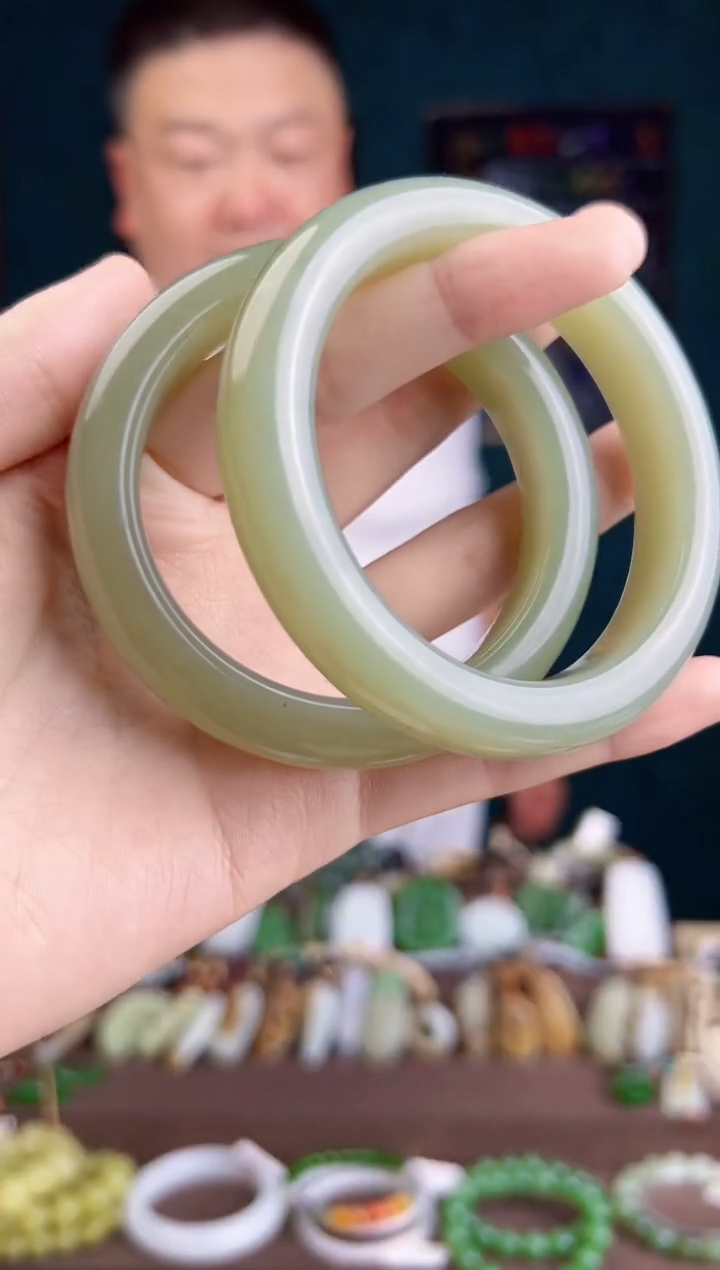 和田玉手镯未镶嵌多样性发货 拍一单发一个58-59