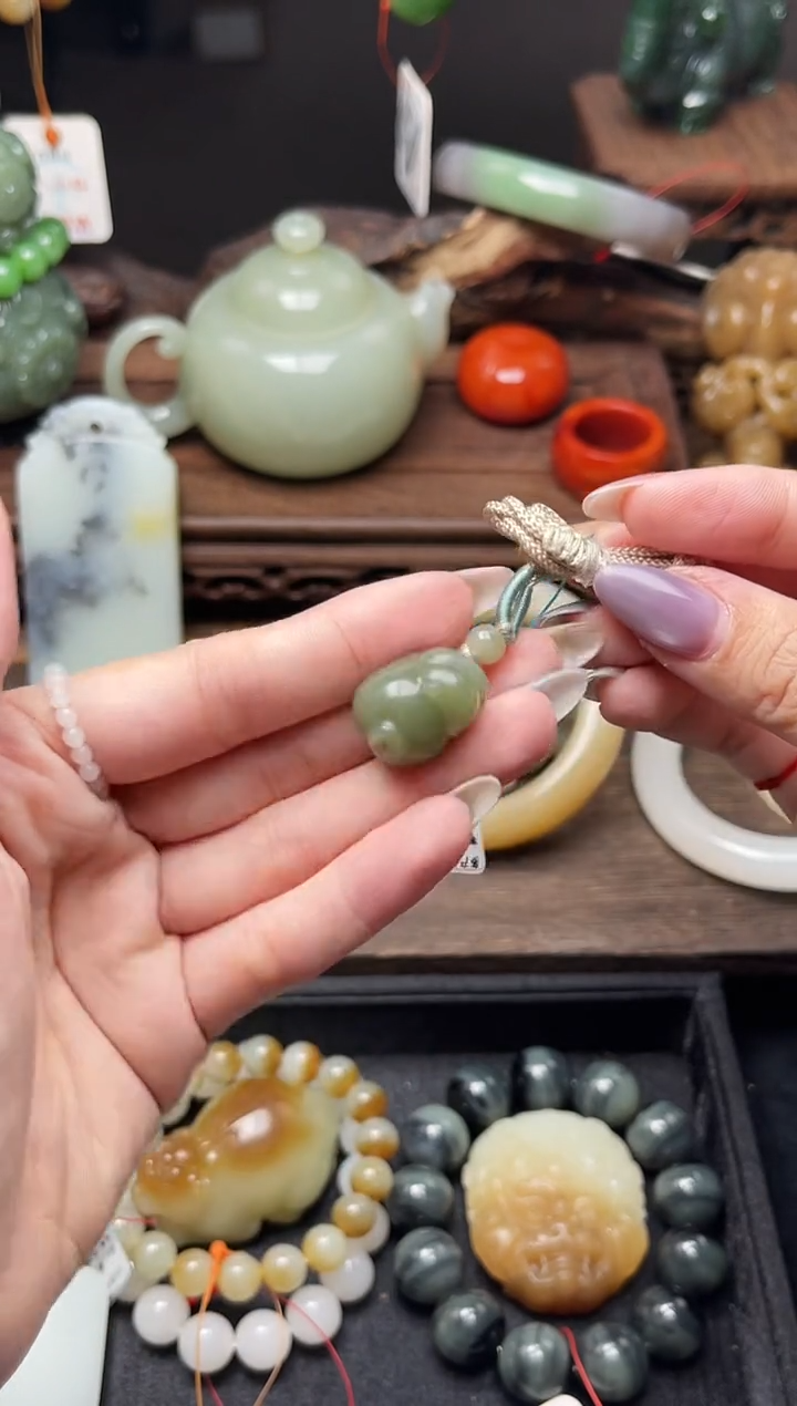 和田玉未镶嵌吊坠(不含链)吐拉牧场 小猫有瑕疵2