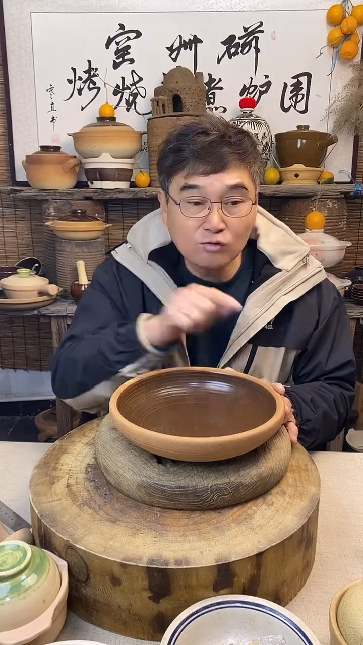 口径26cm复古土菜钵（无盖）