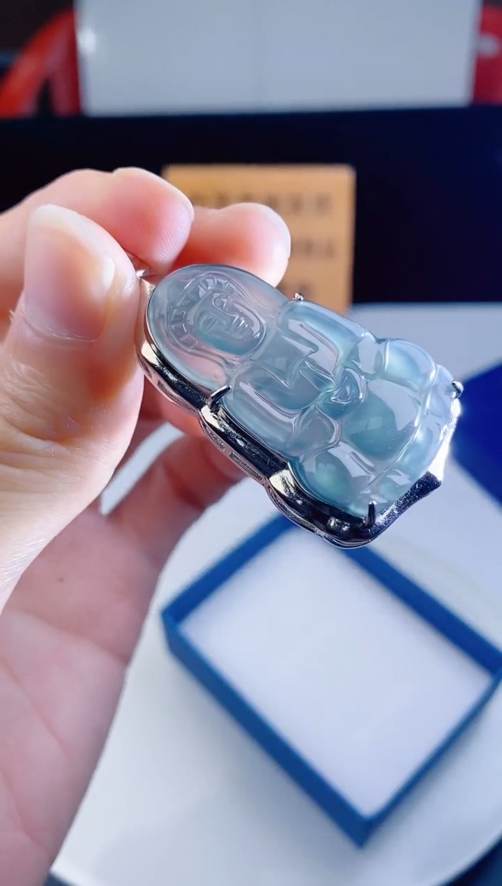 颈饰未镶嵌翡翠   