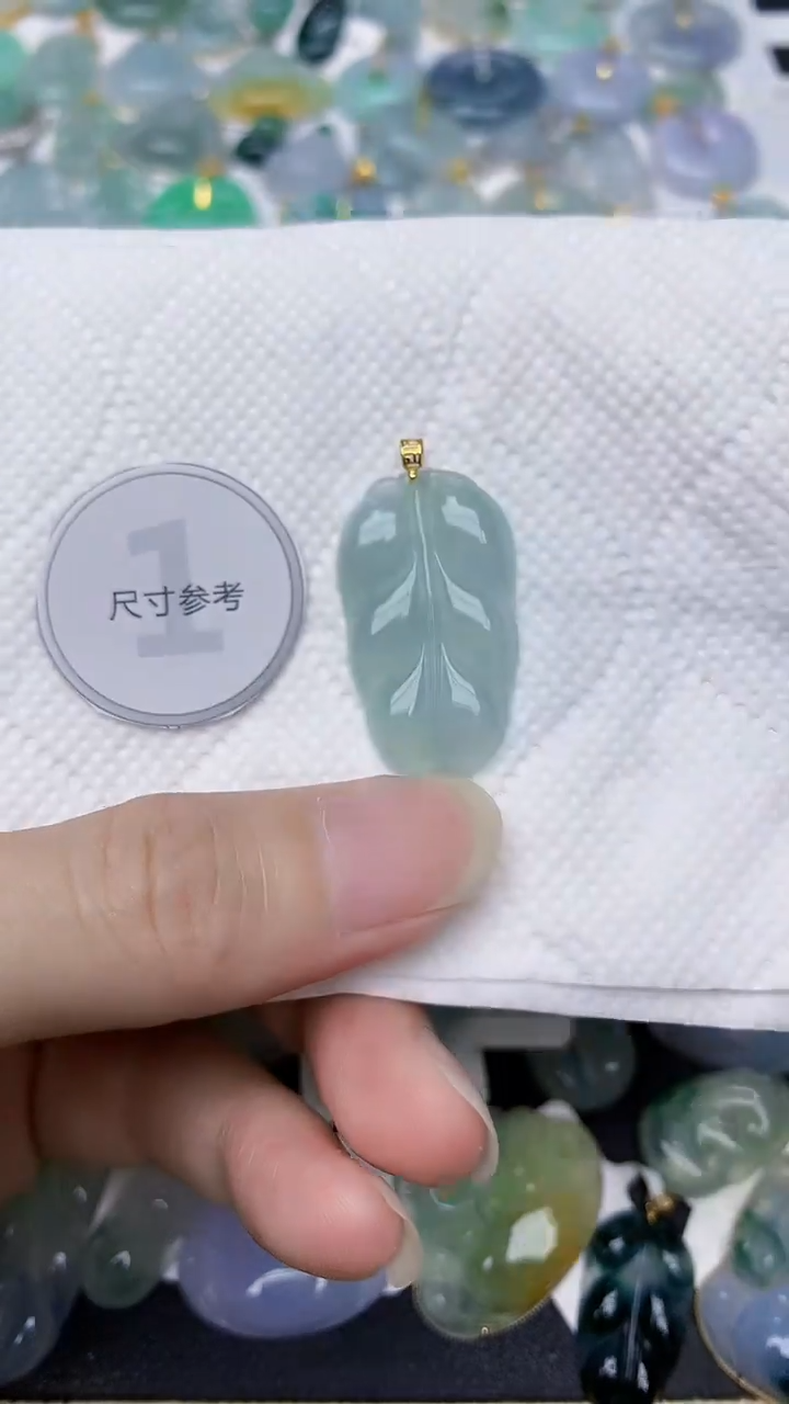 颈饰18K金镶嵌翡翠天然A货翡翠