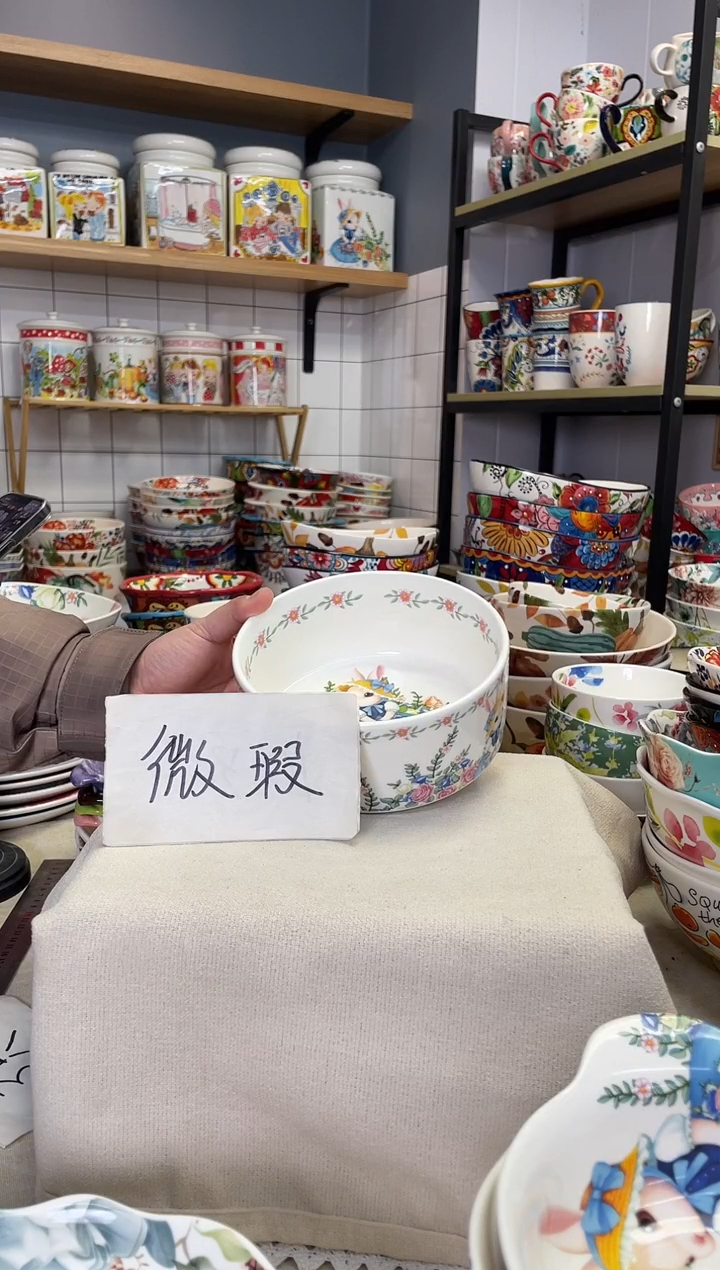 瓷片兔子六寸直口碗一只瑕疵