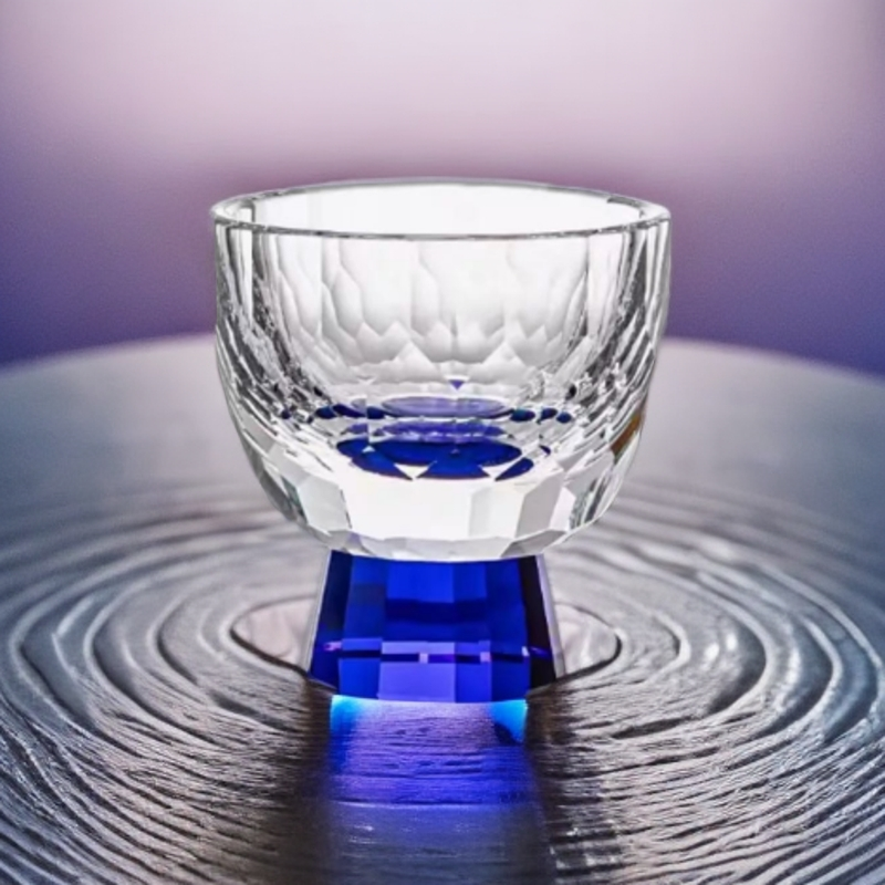 高端蓝色水晶杯。高端蓝色水晶杯。