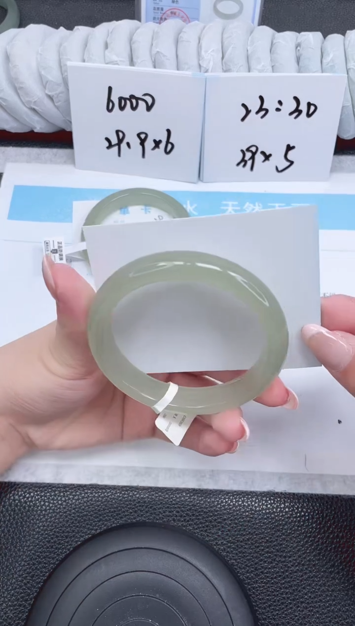 未镶嵌手镯石英质玉139-64.3