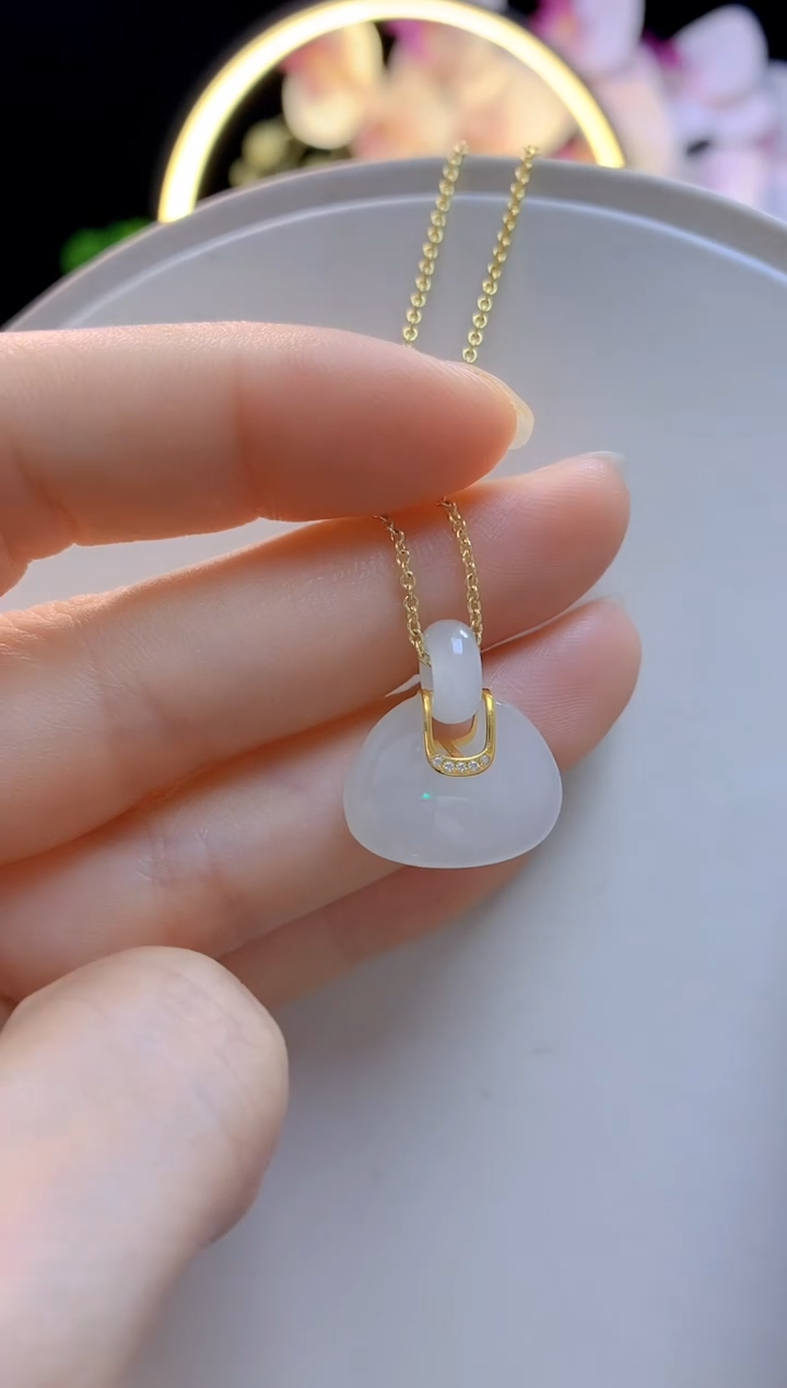 和田玉18K金镶嵌吊坠(赠链)白玉包包