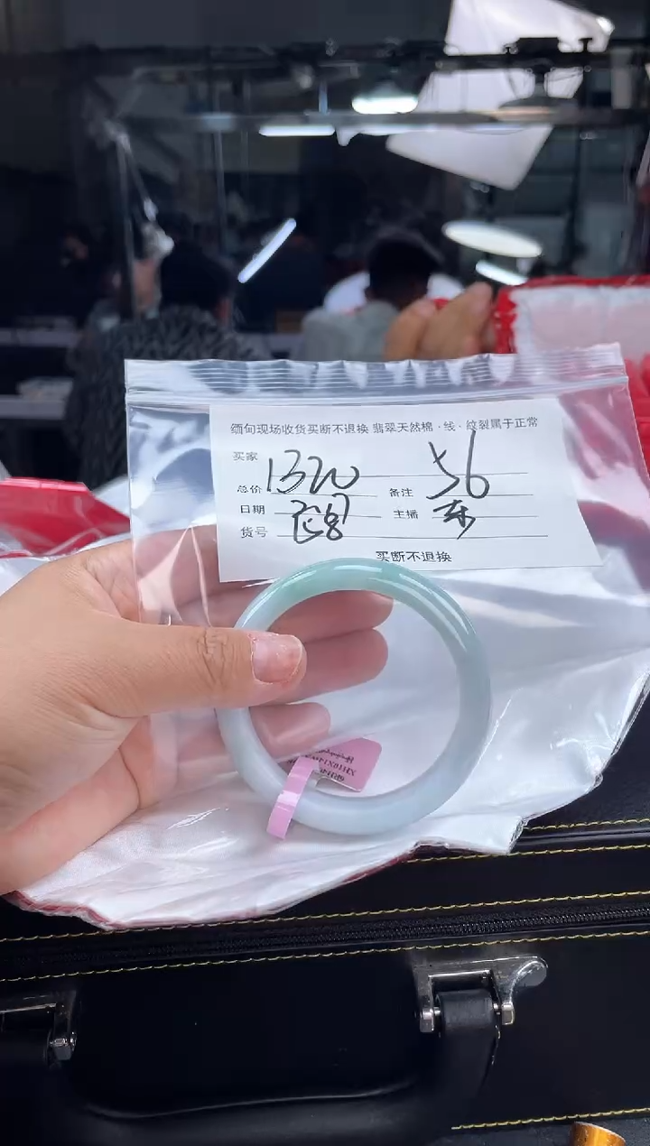 【闪购商品】定制翡翠手镯未镶嵌毛货手镯需精细抛光/56