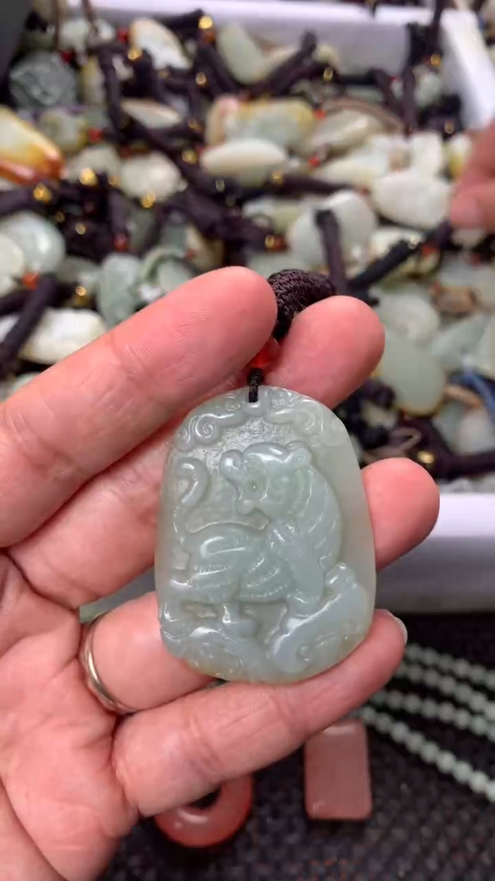 【闪购商品】和田玉颈饰未镶嵌多样性发货没有证书.拍一发一，有瑕