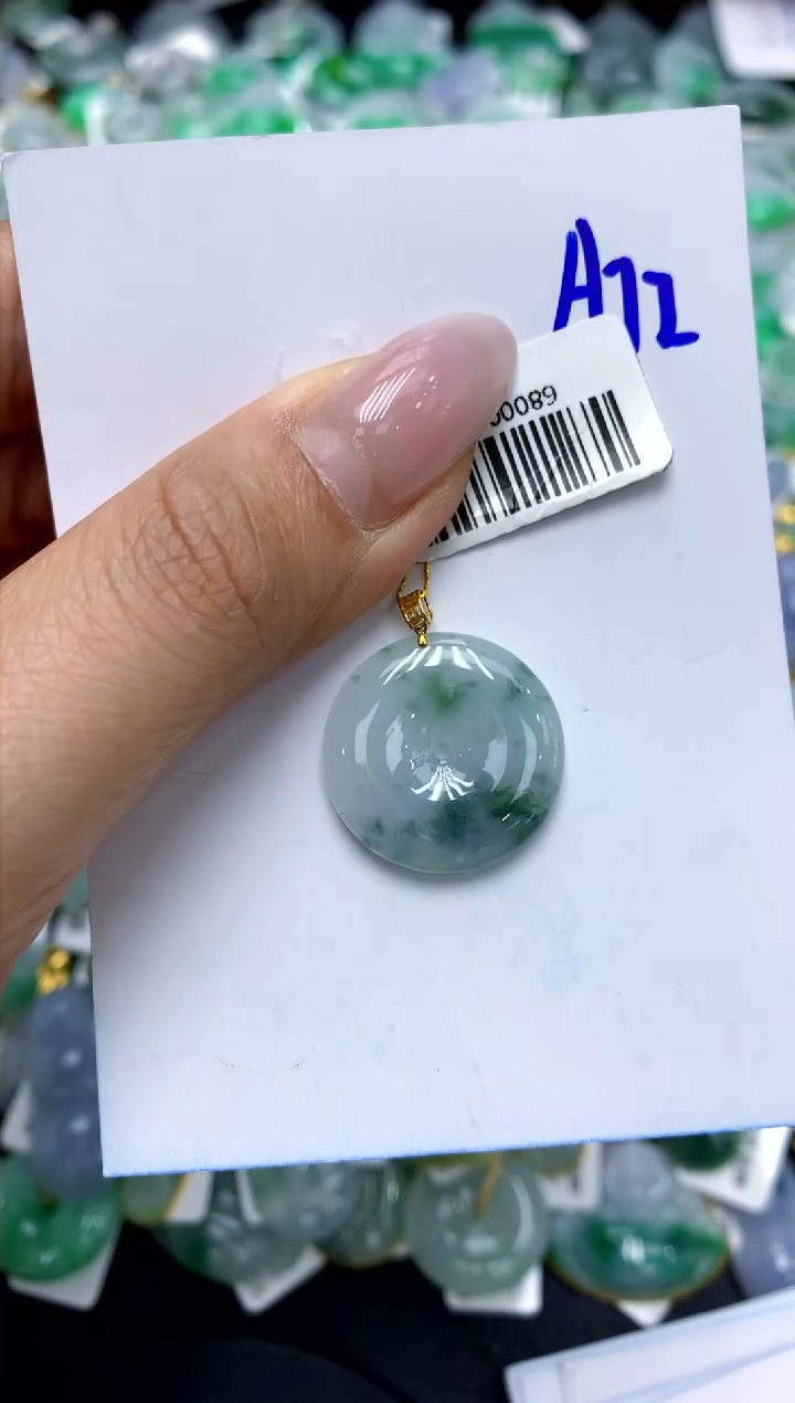 翡翠18K金镶嵌颈饰11111111111111