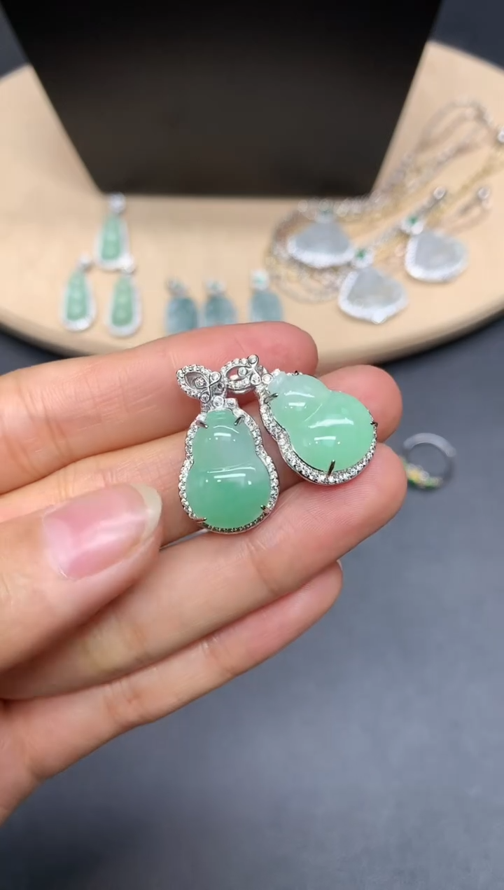 【闪购商品】翡翠吊坠(不含链)银S925镶嵌葫芦【多样性发其一】