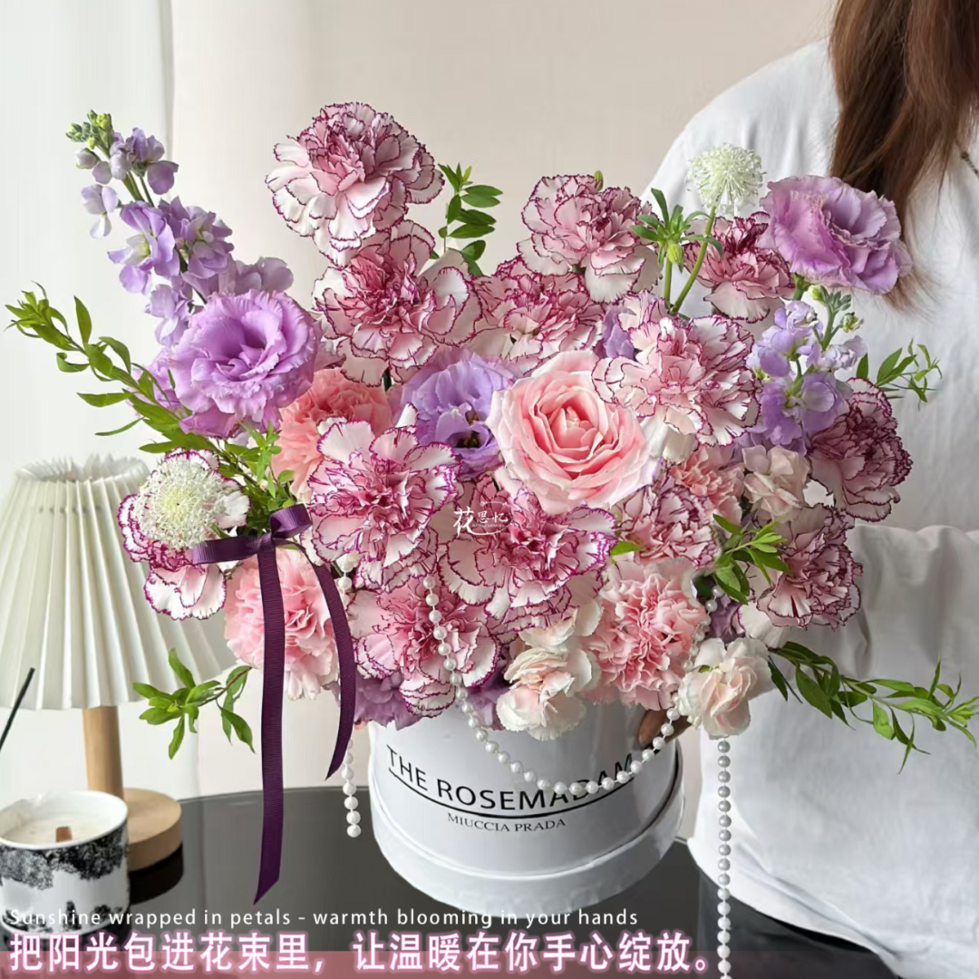 送给妈妈的母亲节礼物【19朵紫精灵康乃馨粉色康乃馨粉玫瑰紫罗兰混搭抱抱桶】送妈妈鲜花小时达的同城配送