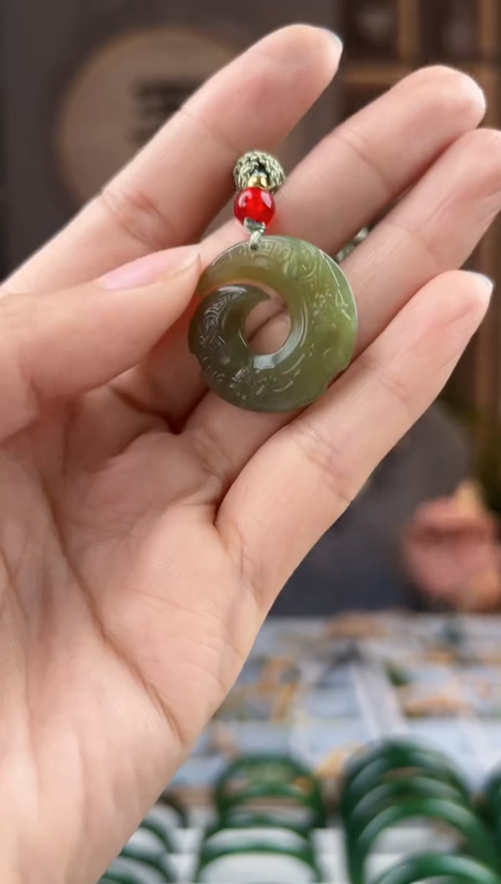 颈饰未镶嵌和田玉拍一发一，拍一发一